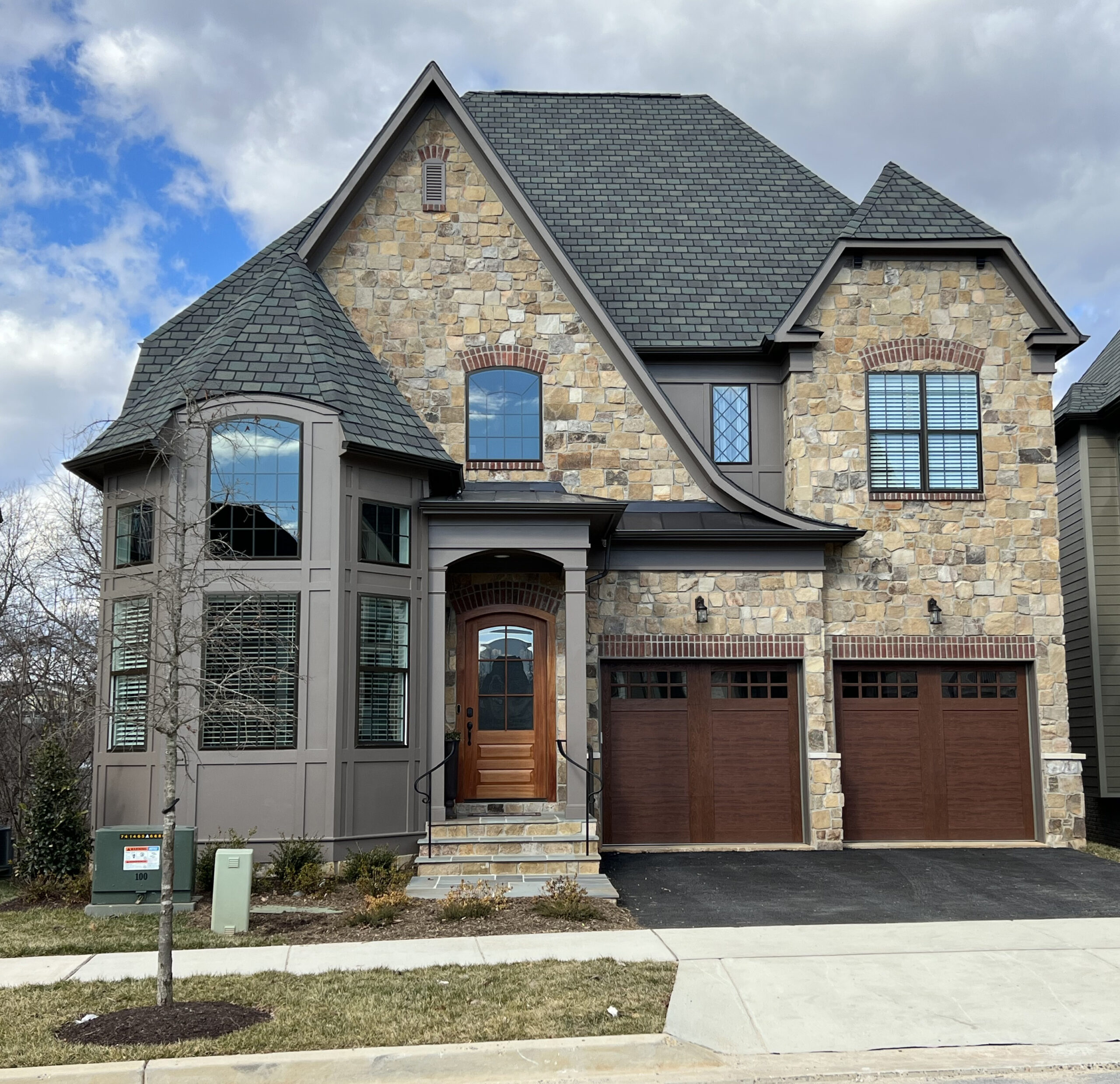 Kingston Roughly Rectangular Natural Stone Veneer House
